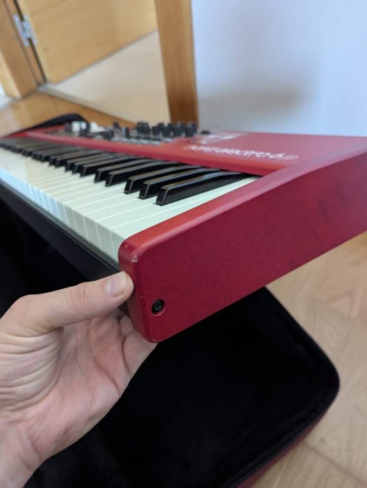 Nord Electro 6D 61 + Funda + Pedal de sustain de segunda mano · Foto 4 de 7 · Pontevedra · 1500 €