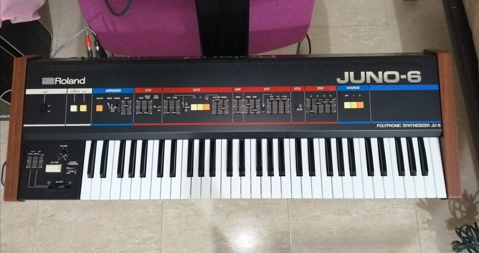 Roland Juno 6