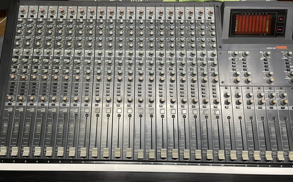 Equipo de Sonido PA Altavoces Etapas de Potencia Monitores Mesas de Mezclas