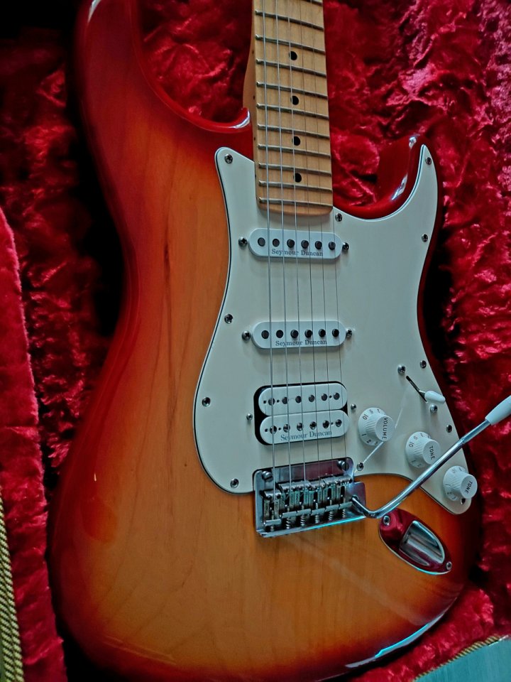 Fender Stratocaster Standart (Seymour Duncan) de segunda mano · Foto 3 de 10 · Alicante · 1500 €