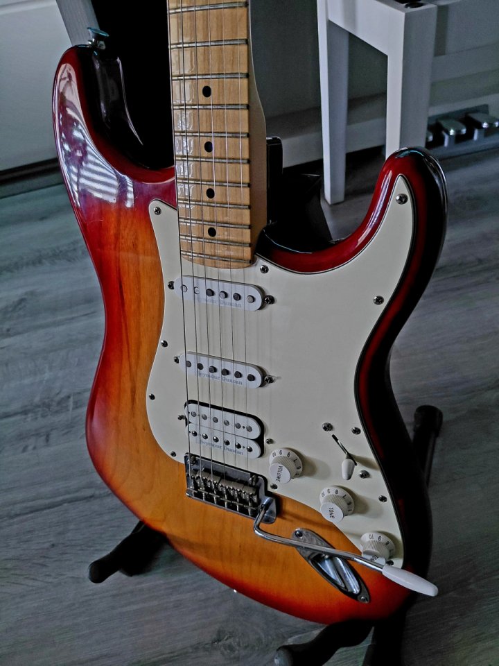 Fender Stratocaster Standart (Seymour Duncan) de segunda mano · Foto 5 de 10 · Alicante · 1500 €