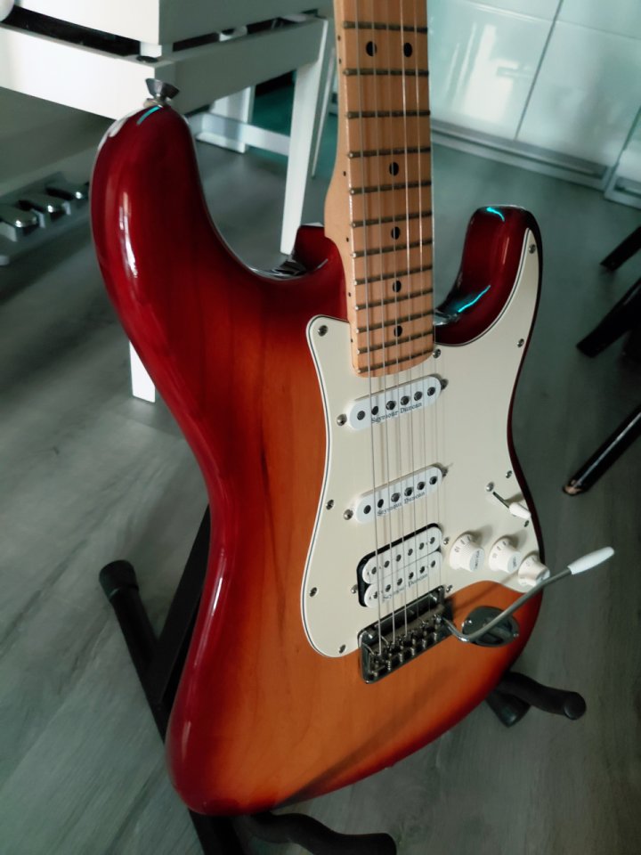 Fender Stratocaster Standart (Seymour Duncan) de segunda mano · Foto 6 de 10 · Alicante · 1500 €