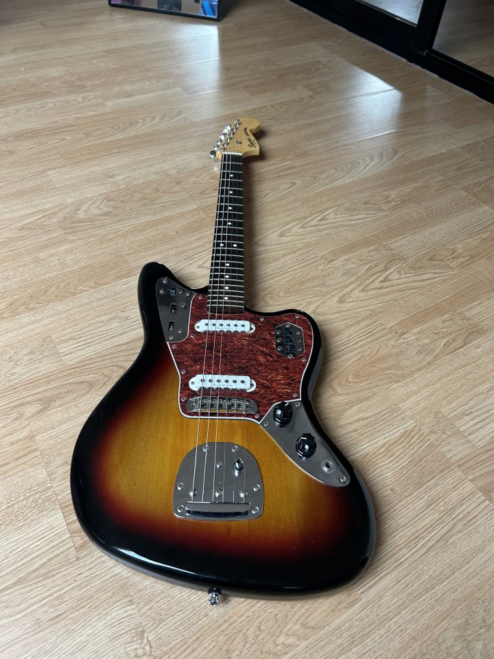 Squier JAGUAR Vintage Modified (Puente Mustang y Funda)