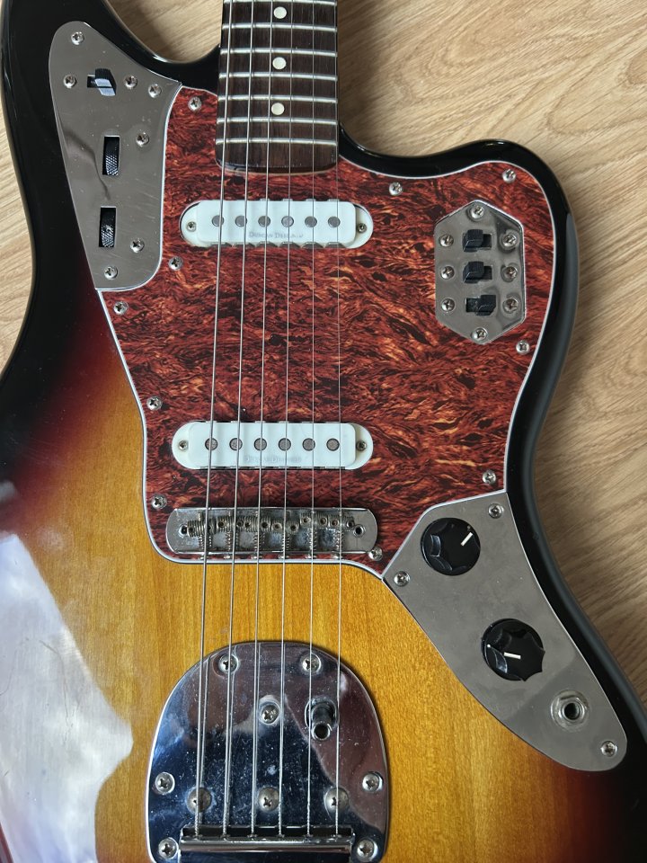 Squier JAGUAR Vintage Modified (Puente Mustang y Funda)