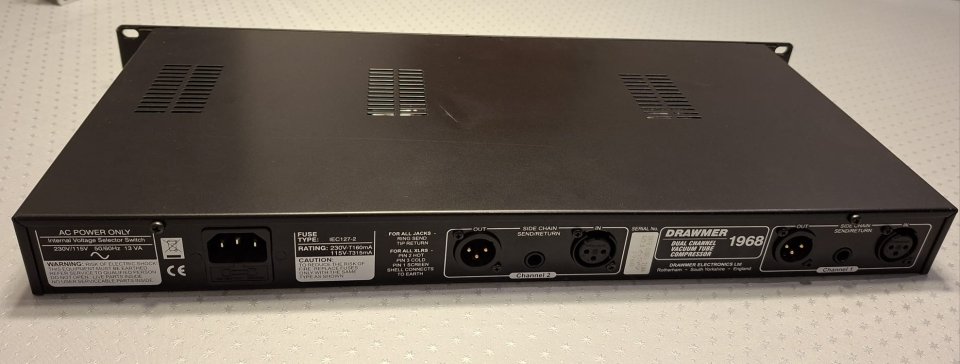 Compresor dos canales a válvulas DRAWMER 1968 mkII rack 1U.