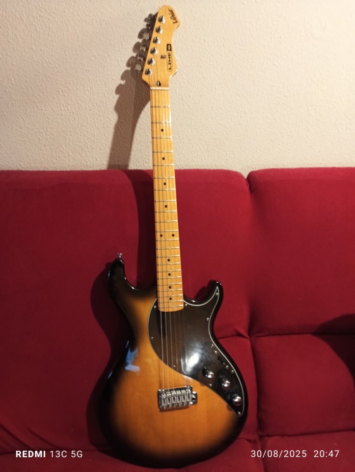 guutarra electrica Variax Line 6 600 de segunda mano · Foto 1 de 8 · Madrid · 350 €