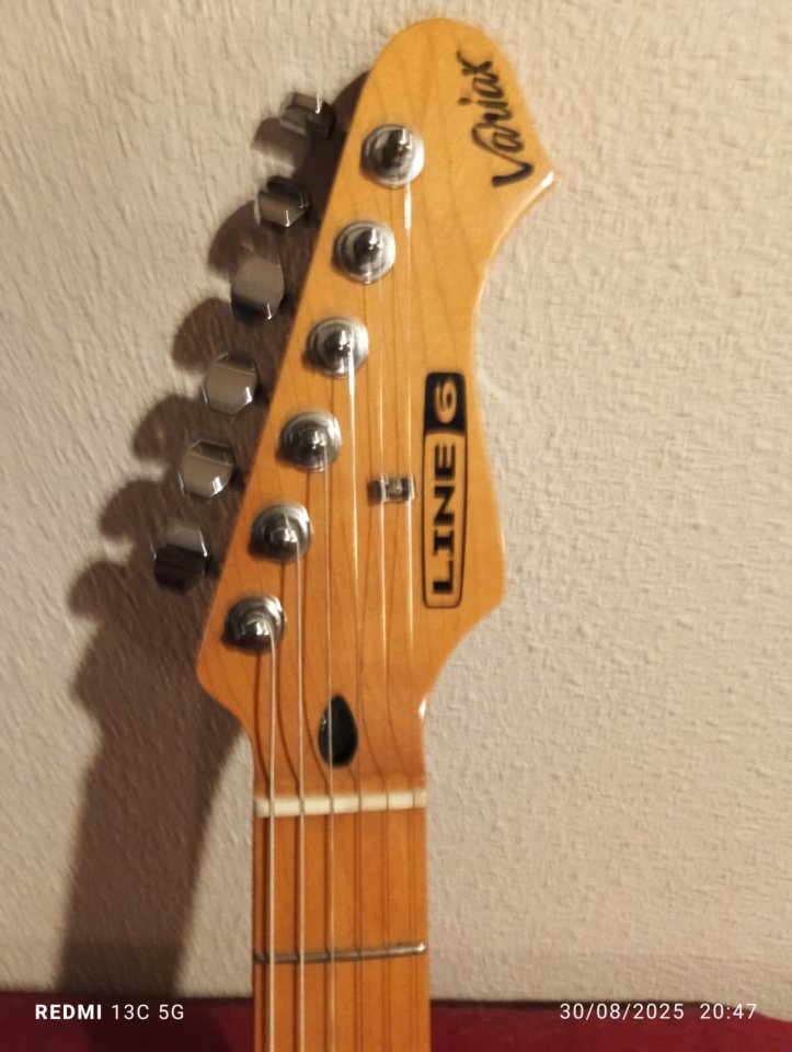 guutarra electrica Variax Line 6 600 de segunda mano · Foto 3 de 8 · Madrid · 350 €