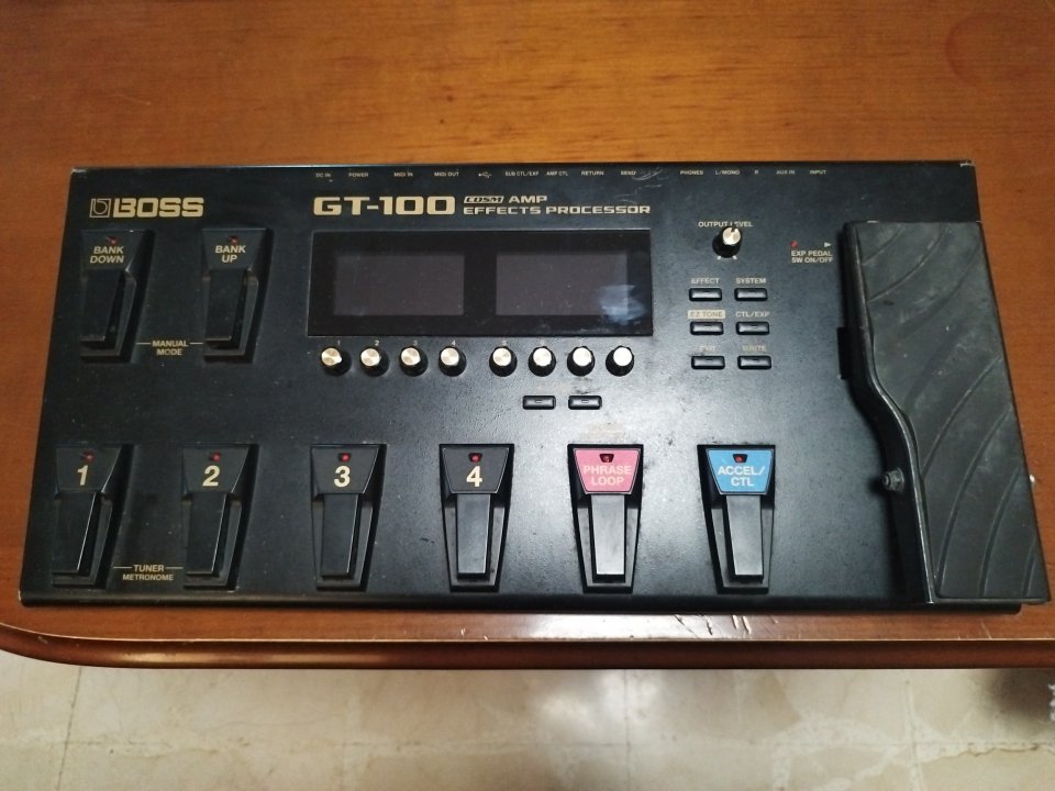 BOSS GT-100 de segunda mano · Foto 1 de 5 · Córdoba · 200 €
