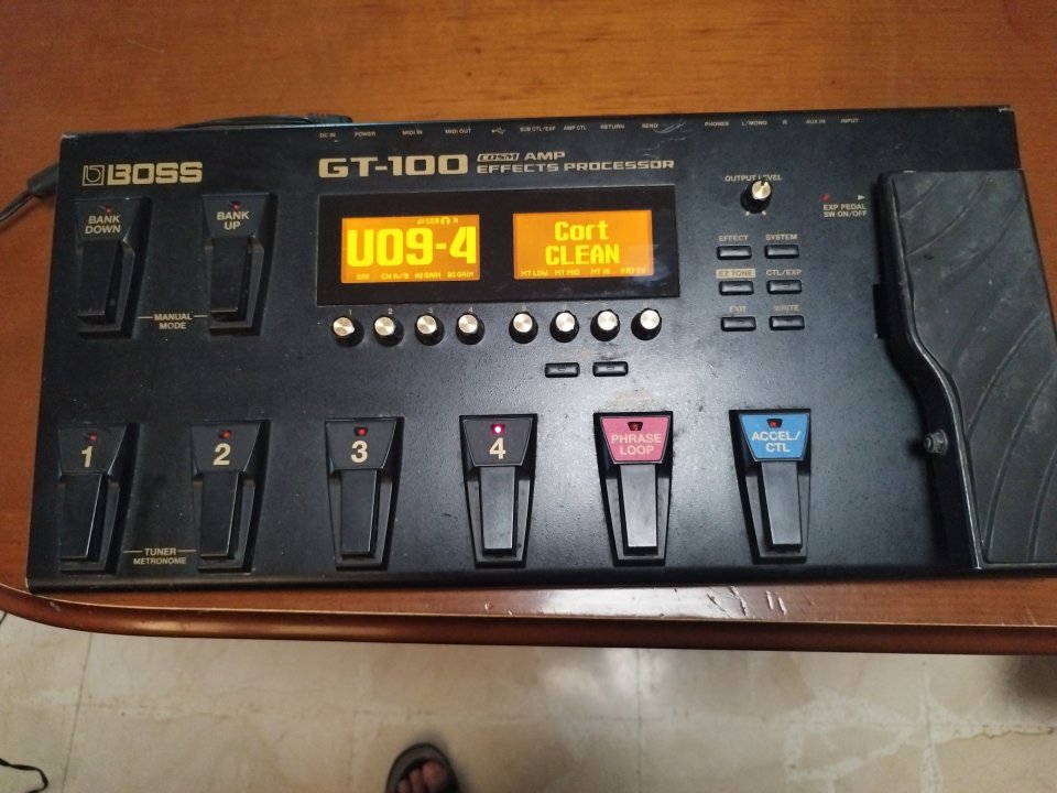 BOSS GT-100 de segunda mano · Foto 2 de 5 · Córdoba · 200 €