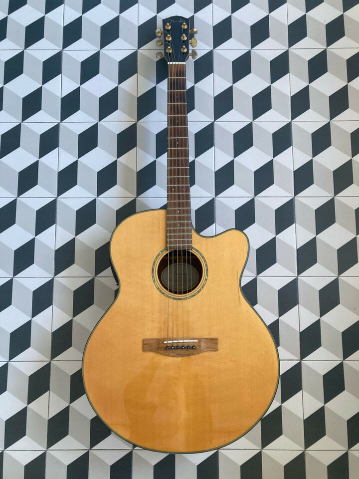 Excelente guitarra electroacústica Fender GJ-46SCE Cutaway Jumbo