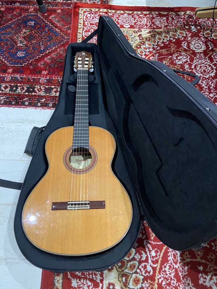 Guitarra Alhambra 7P Classic + Funda Ortolá
