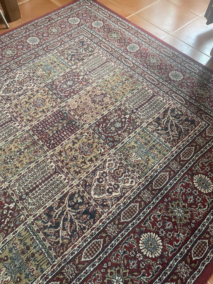 Alfombra tipo persa para estudio grabación o directos.