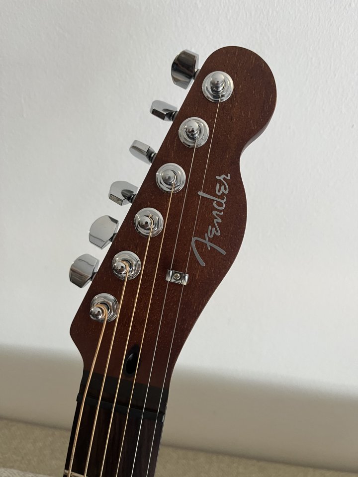 Fender Acoustasonic Standard de segunda mano · Foto 4 de 5 · Alicante · 480 €