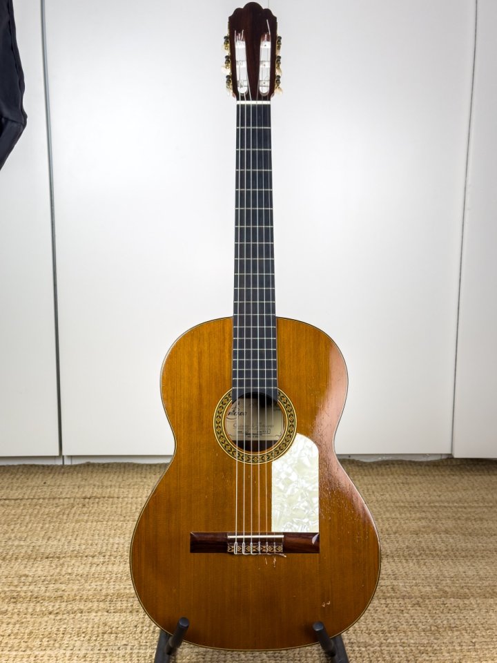 Guitarra clasica-flamenca Antonio Picado 40 solida de segunda mano · Foto 1 de 10 · Tarragona · 450 €