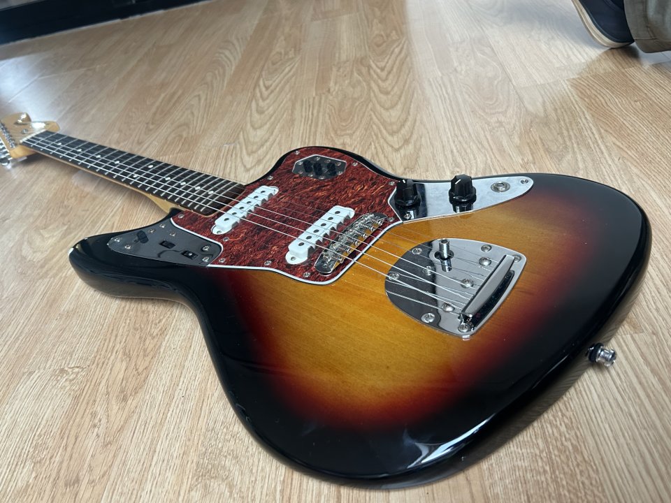 Squier JAGUAR Vintage Modified (Puente Mustang y Funda)