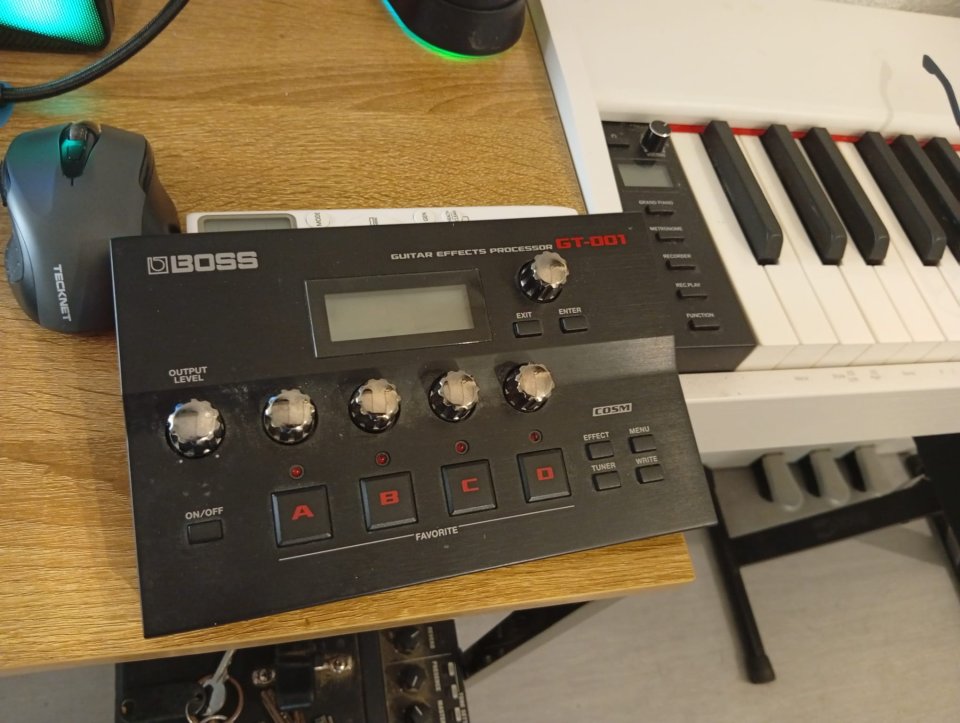 Boss Gt001 de segunda mano · Foto 1 de 2 · Sevilla · 70 €