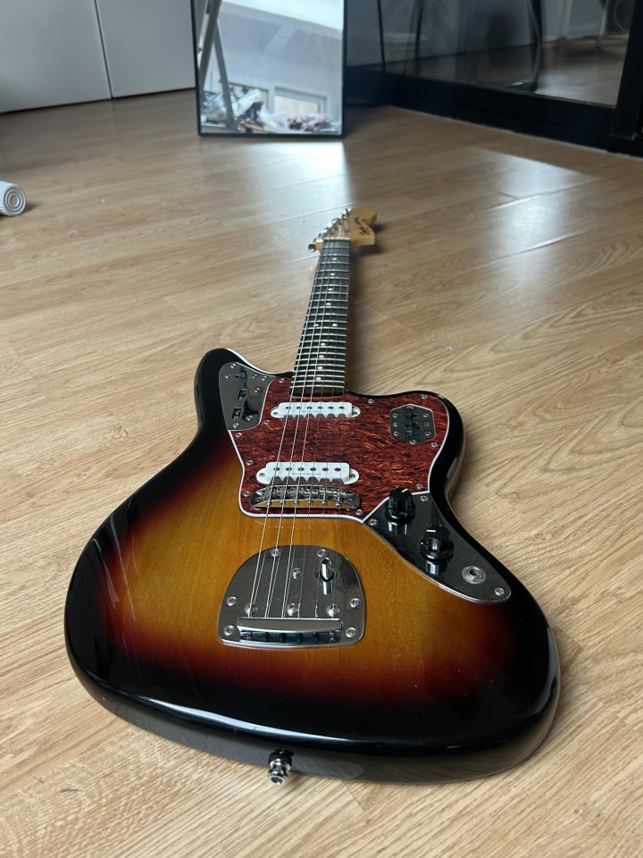 Squier JAGUAR Vintage Modified (Puente Mustang y Funda)