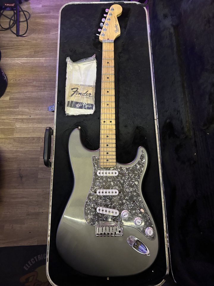 Stratocaster plus año 91 de segunda mano · Foto 1 de 5 · Cádiz · 1150 €