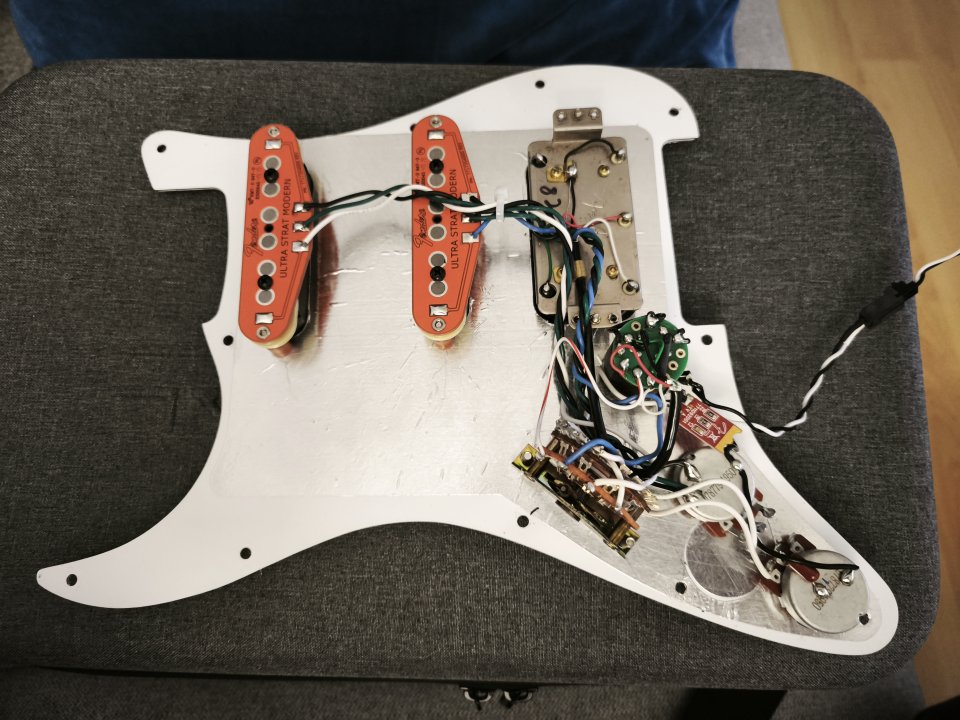 Golpeador completo de Fender Stratocaster Ultra HSS