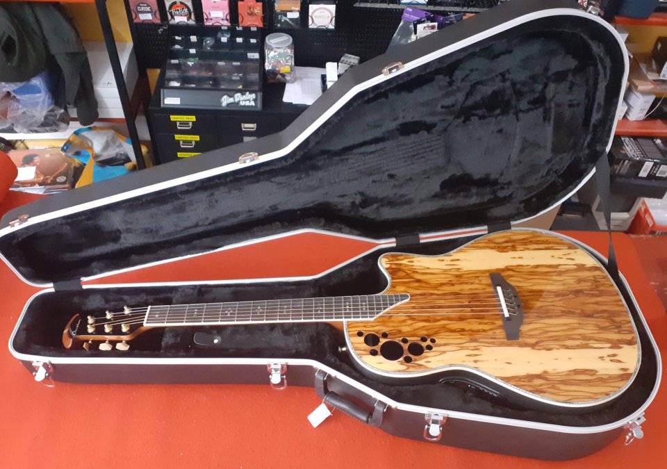 Ovation Elite Plus C2078 AXP de segunda mano · Foto 1 de 9 · Girona · 700 €