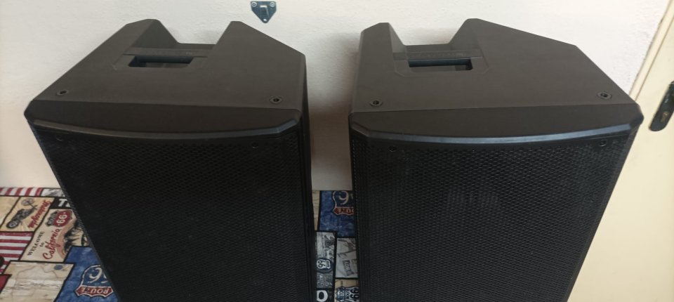 2 PA Atavoces dB Technologies Opera 15 ideal para grupos, salas o DJ de segunda mano · Foto 3 de 7 · Valencia · 595 €