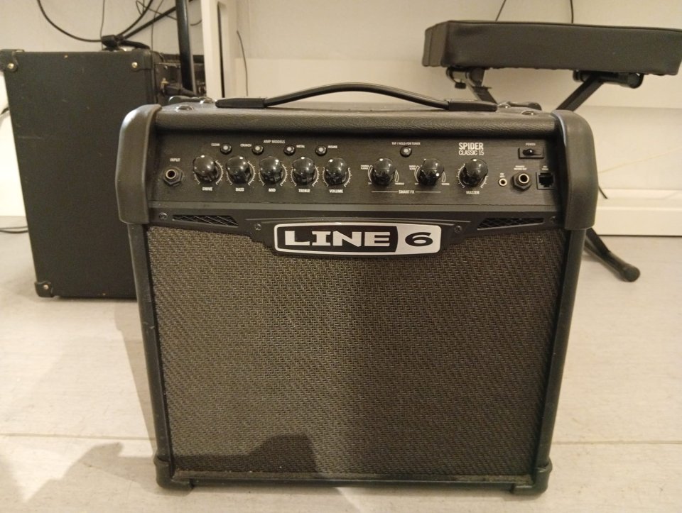 Line 6 Spider IV 15 w de segunda mano · Foto 1 de 3 · Sevilla · 50 €