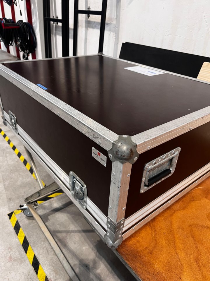 Mesa de sonido MIDAS M32 + Thon Mixercase Midas M-32