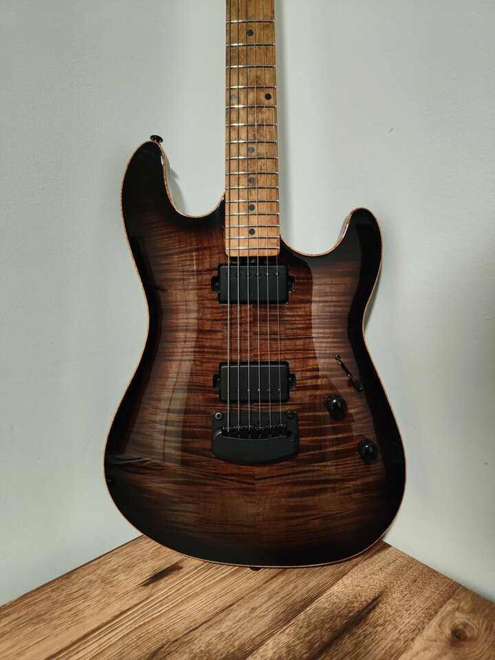 Guitarra Ernie Ball Music Man Sabre + estuche premium