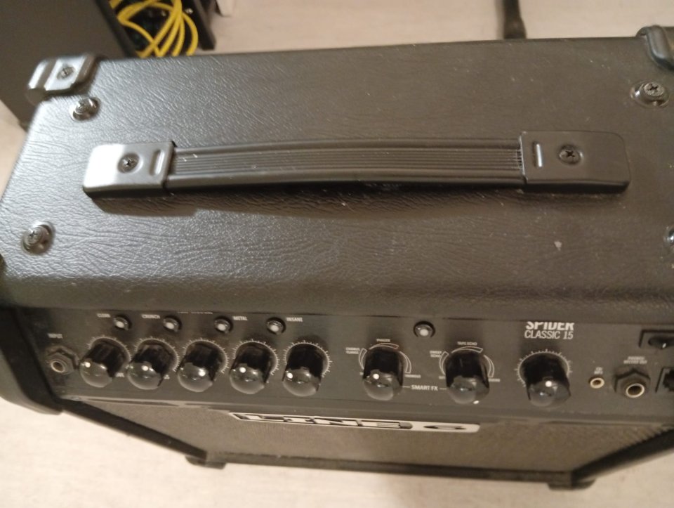 Line 6 Spider IV 15 w de segunda mano · Foto 3 de 3 · Sevilla · 50 €