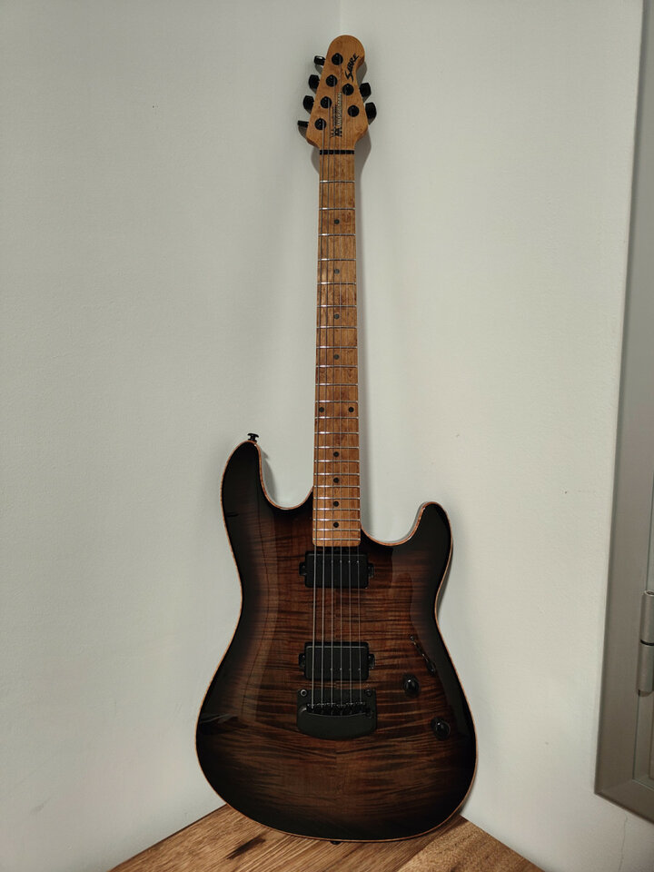 Guitarra Ernie Ball Music Man Sabre + estuche premium de segunda mano · Foto 2 de 10 · Lleida · 3995 €