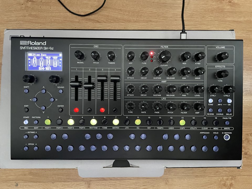 Roland SH-4D