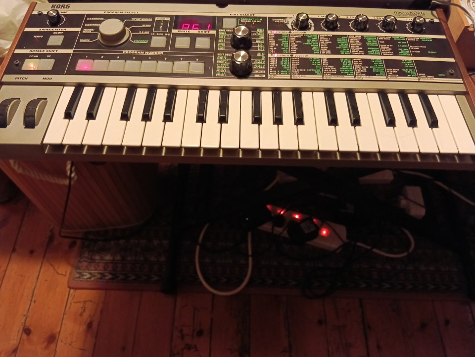 Korg Microkorg de segunda mano · Foto 1 de 3 · Bizkaia · 425 €