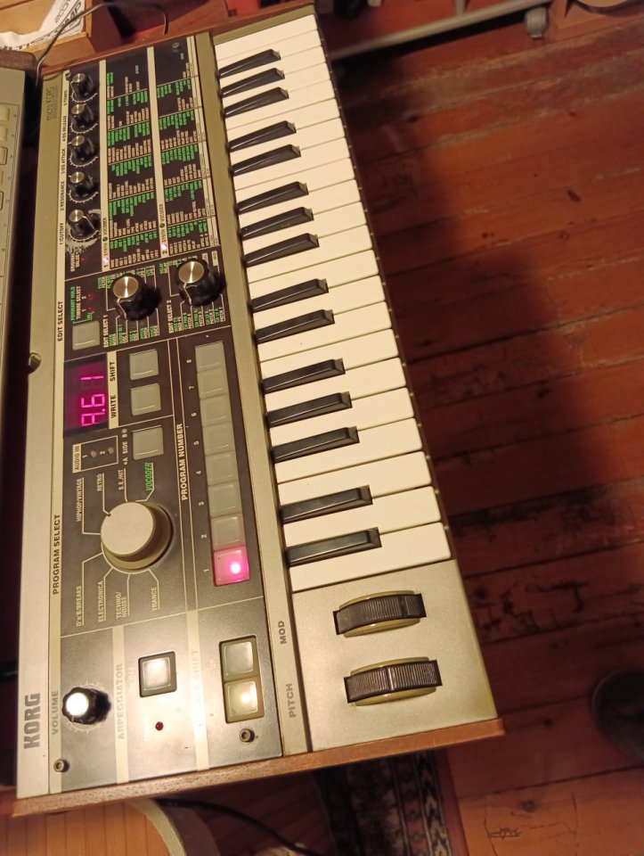 Korg Microkorg de segunda mano · Foto 2 de 3 · Bizkaia · 425 €
