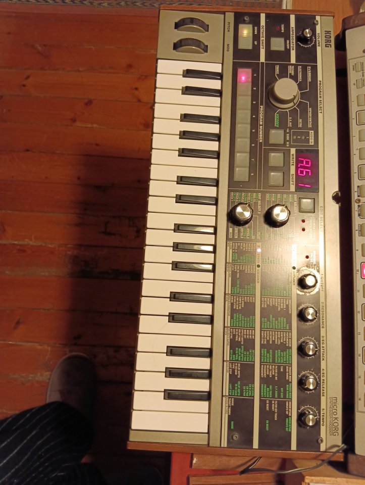 Korg Microkorg de segunda mano · Foto 3 de 3 · Bizkaia · 425 €
