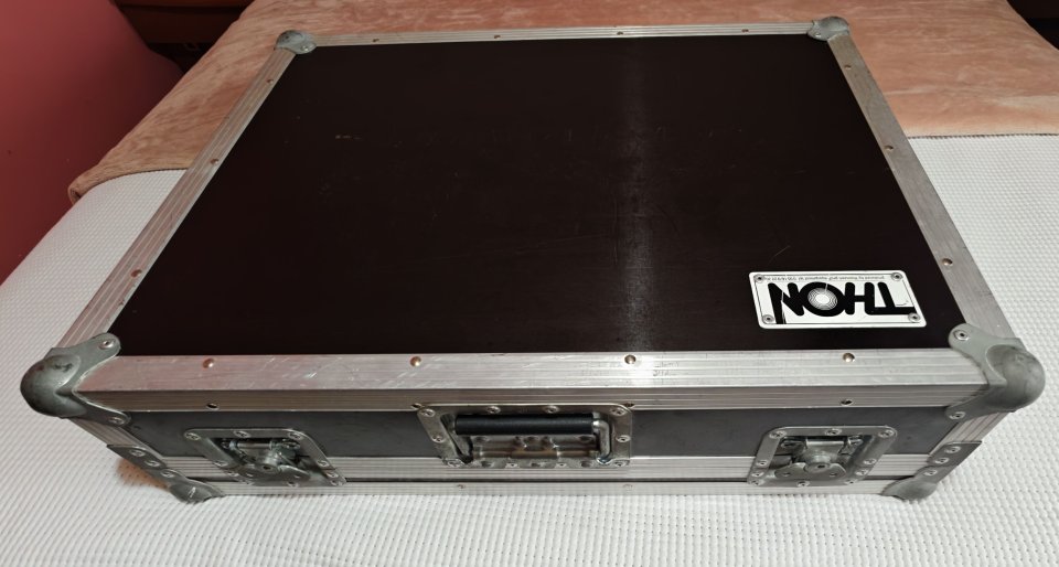 Allen & Heath ZED-22FX + Flightcase Thomann de segunda mano · Foto 7 de 9 · Lugo · 695 €