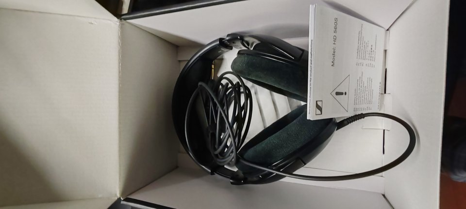 Sennheiser HD 560s. Rebaja este mes