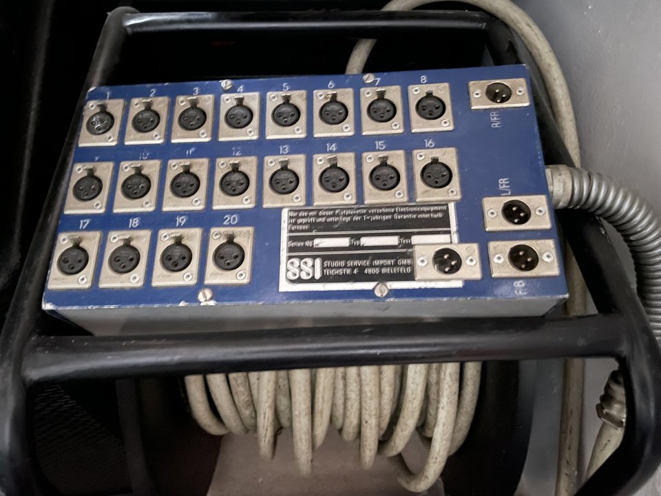 Equipo de Sonido PA Altavoces Etapas de Potencia Monitores Mesas de Mezclas