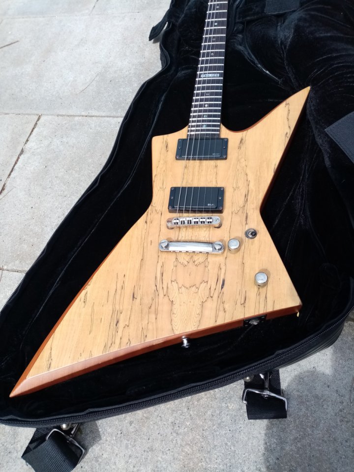 LTD FX-400 Splated Maple con EMG 80/61 (Korea 2008)