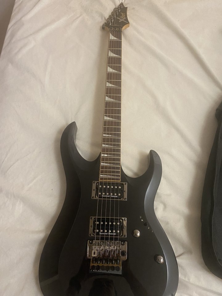 Guitarra cort x custom de segunda mano · Foto 1 de 9 · Illes Balears