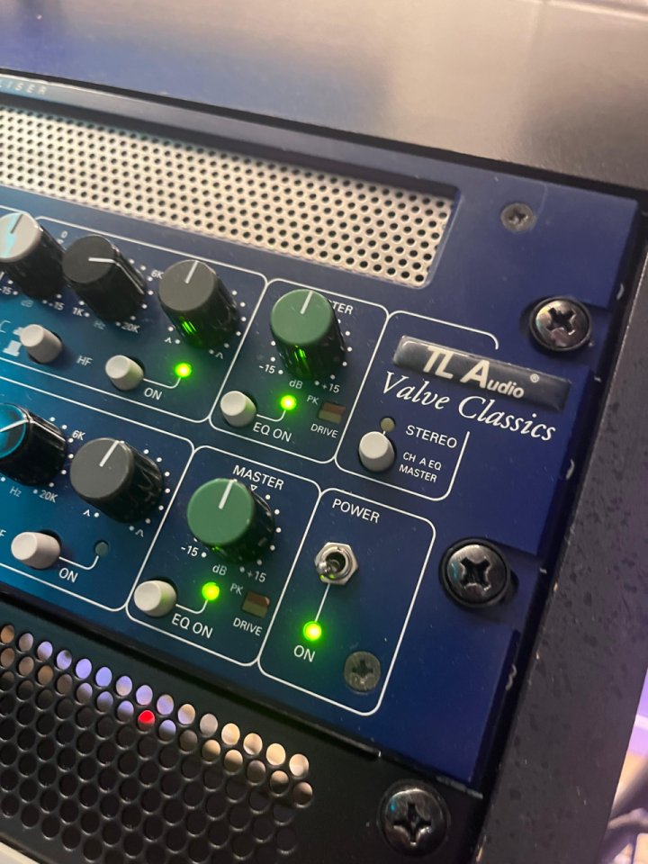TL Audio Valve Classics EQ-2 Dual Parametric Valve Equaliser de segunda mano · Foto 3 de 5 · Madrid · 1150 €