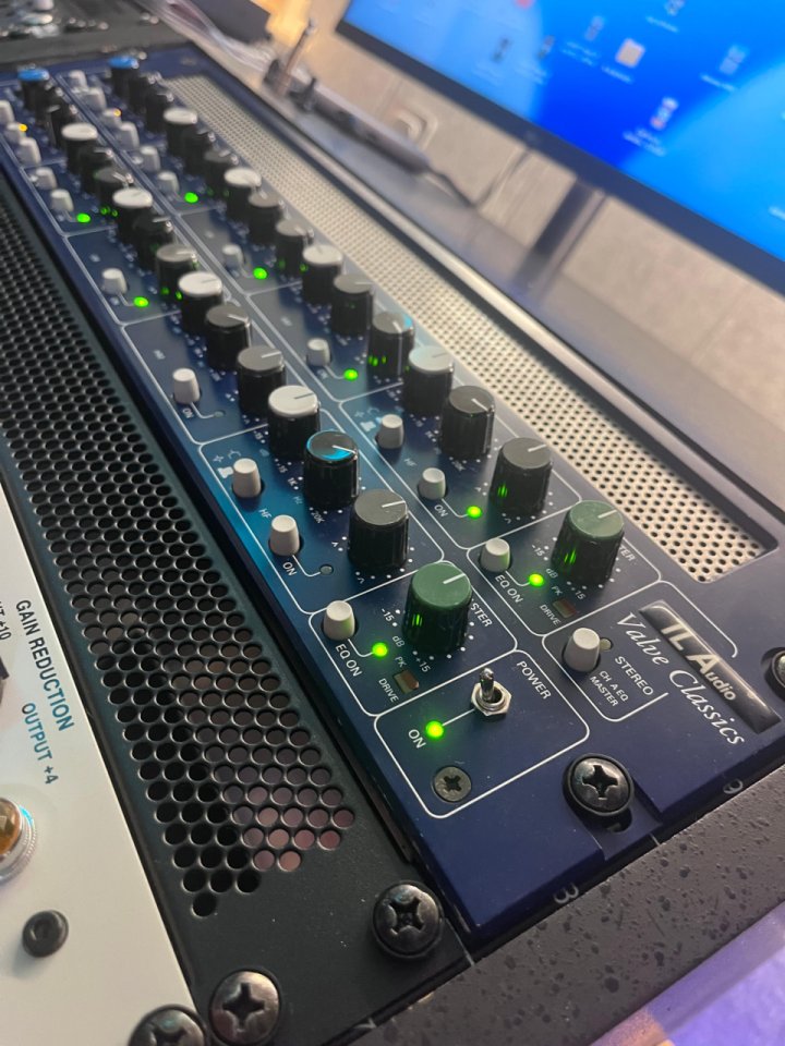 TL Audio Valve Classics EQ-2 Dual Parametric Valve Equaliser de segunda mano · Foto 4 de 5 · Madrid · 1150 €