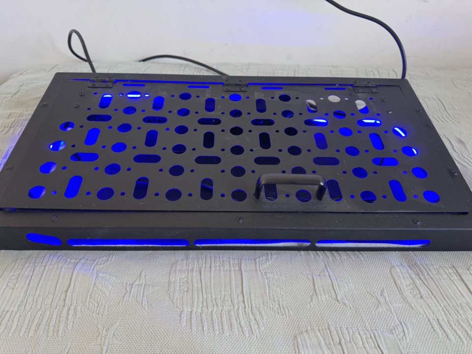 Pedalboard articulado 60x30+ rockboard M2V2+ fonda de segunda mano · Foto 2 de 10 · Madrid · 400 €