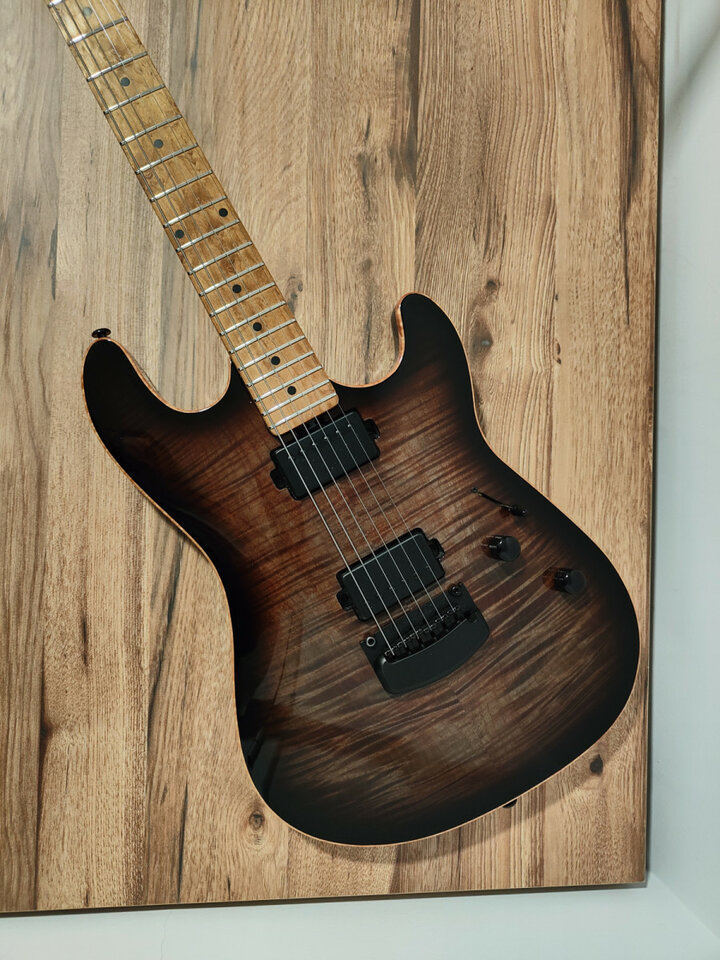 Guitarra Ernie Ball Music Man Sabre + estuche premium de segunda mano · Foto 7 de 10 · Lleida · 3995 €