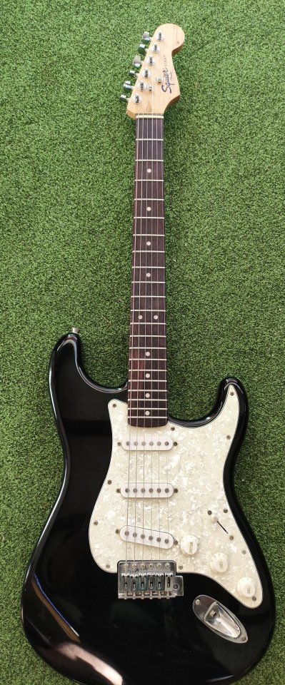 Squier by Fender