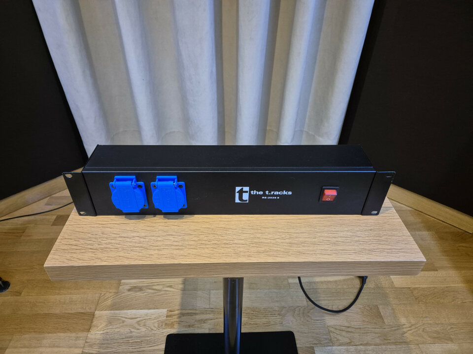 The t.racks Rack Power Supply 19