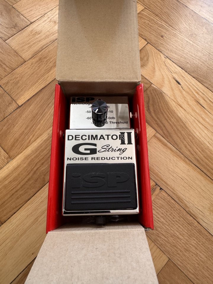 Vendo elementos de mi notable colección de pedales, la mayoría de ellos nuevos. de segunda mano · Foto 4 de 7 · Madrid · 1 €