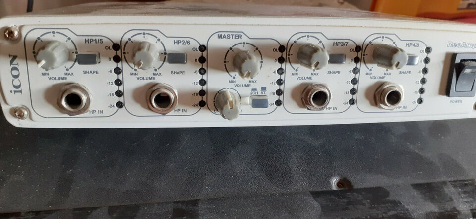 Amplificador de auricurales Icon de 4 canales de segunda mano · Foto 3 de 3 · Cáceres