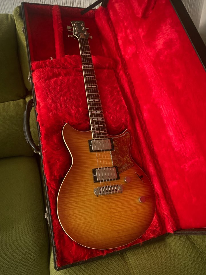 Yamaha RS620 Brick burst. Estuche a medida. Madrid.