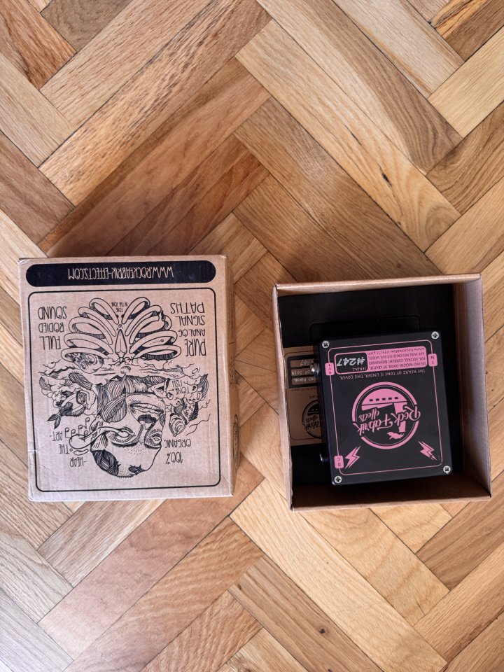 Vendo elementos de mi notable colección de pedales, la mayoría de ellos nuevos. de segunda mano · Foto 5 de 7 · Madrid · 1 €