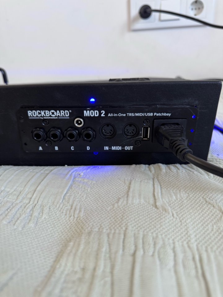 Pedalboard articulado 60x30+ rockboard M2V2+ fonda de segunda mano · Foto 6 de 10 · Madrid · 400 €